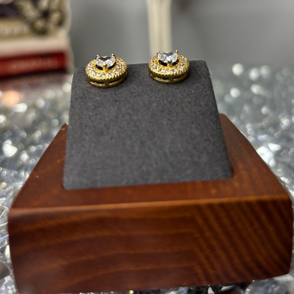 Heart studded gold tone earrings NIp - Picture 6 of 7
